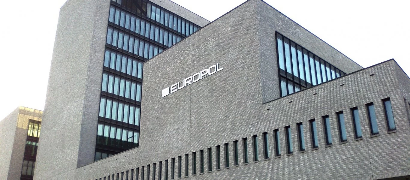 Europol: Συντονισμένες επιδρομές σε Ελλάδα και άλλες έξι χώρες για αναρτήσεις μίσους στο Ίντερνετ